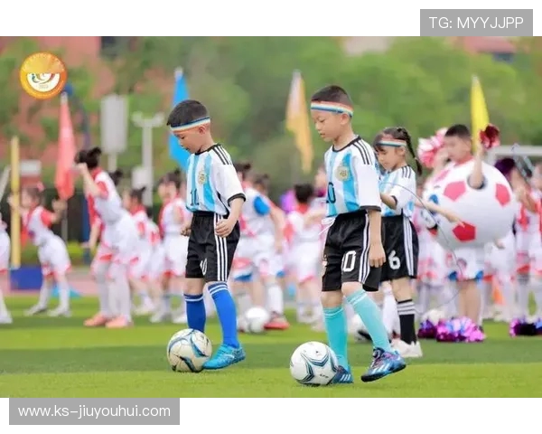 在大海的浪潮声中追逐绿茵梦想让足球与配乐共鸣出激情旋律